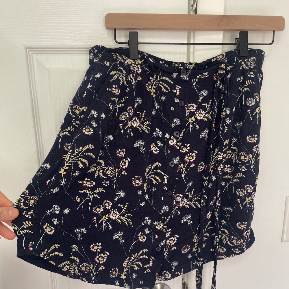 Floral mini skirt - Picture 1 of 2